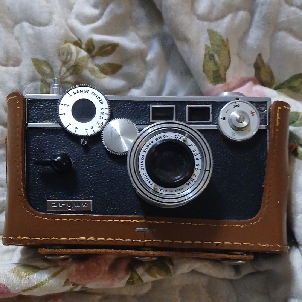 Argus Vintage Camera Black and Silver (Perfect Condition)